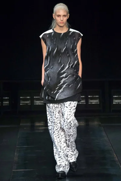 Look 26